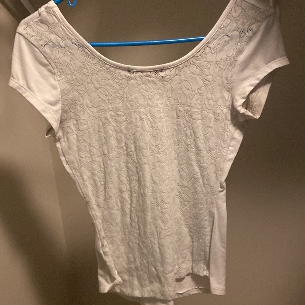 White basic top - Picture 2 of 3